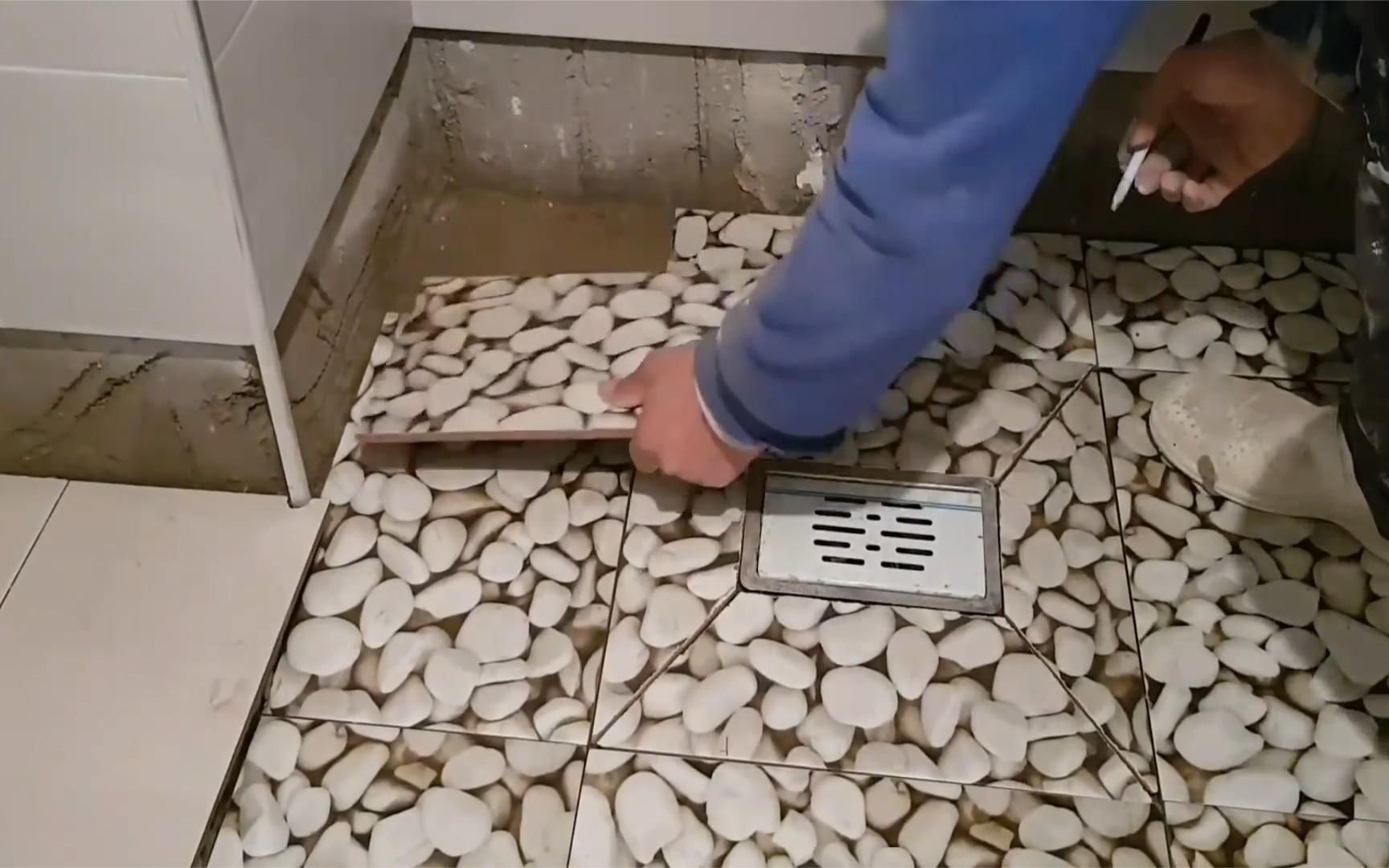 瓷砖师傅一般多少钱一天工资呢(瓷砖师傅一般多少钱一天工资呢知乎)